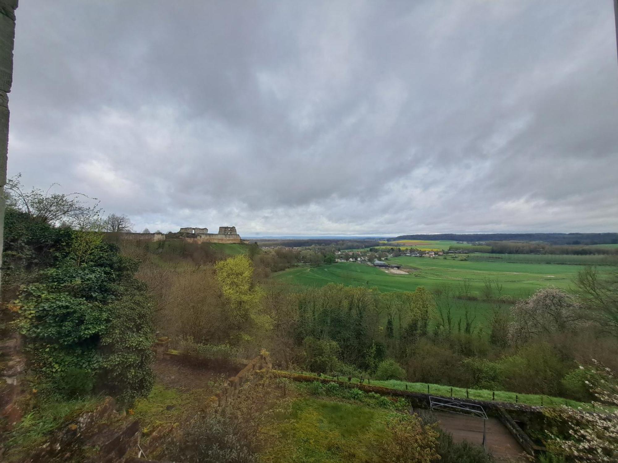Location A Coucy Le Chateau Coucy-le-Château-Auffrique Exterior foto